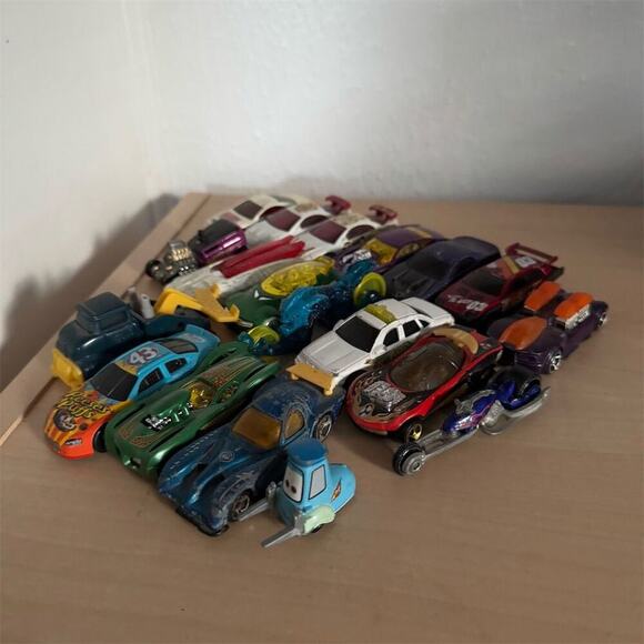 Lot of 19 Hot Wheels & Diecast Cars Toy Collectibles y2k & undated - Picture 1 of 11